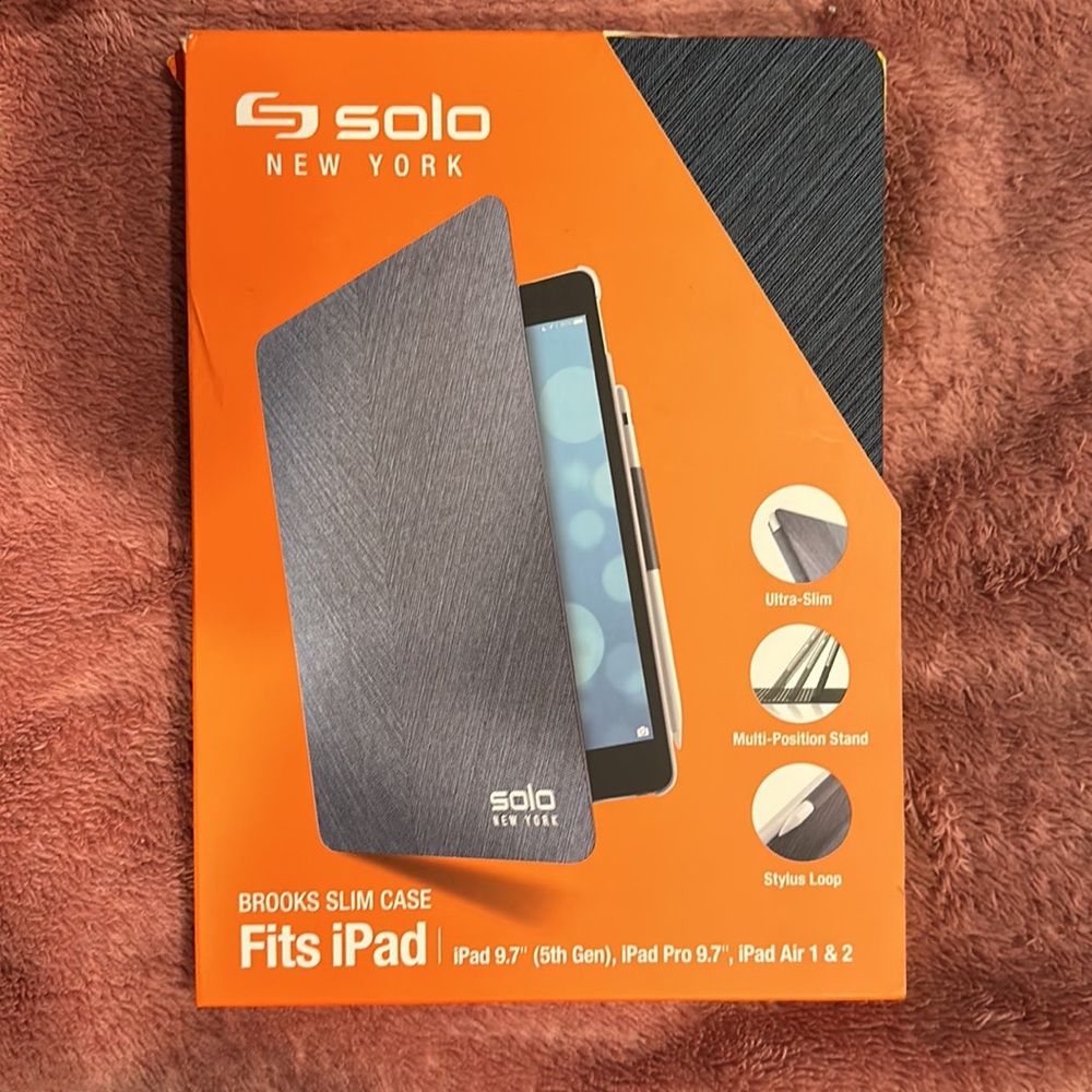 Brand new solo Newyork Brooks slim TABLET case